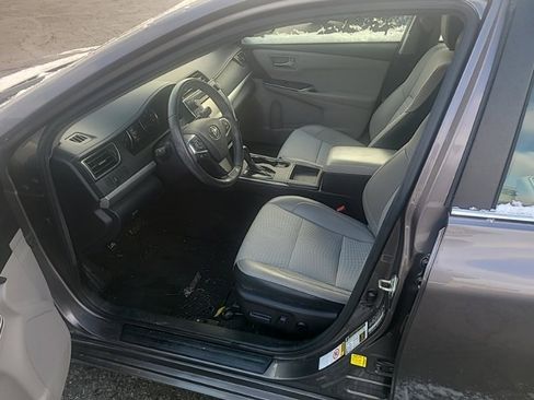 Used 2015 Toyota Camry SE image 10