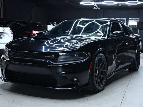 Used 2016 Dodge Charger R/T Scat Pack w/ Beats Audio Group RWD image 6