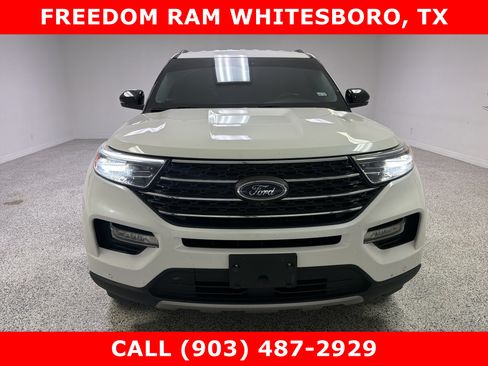 Used 2022 Ford Explorer XLT w/ Equipment Group 202A AWD/4WD image 2