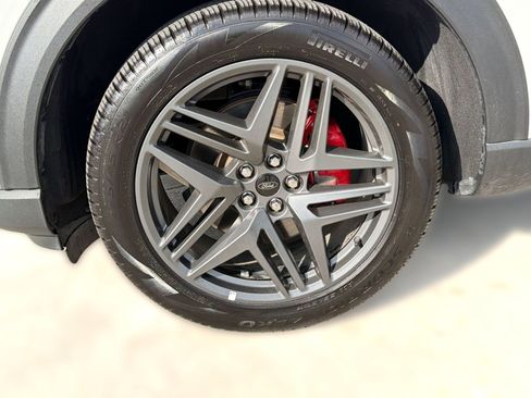 Used 2025 Ford Explorer ST-Line w/ ST-Line Street Pack image 12