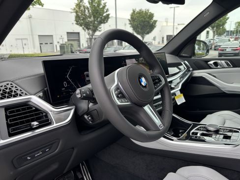 New 2026 BMW X5 xDrive40i AWD/4WD image 17