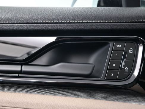 Used 2025 Porsche Panamera image 17