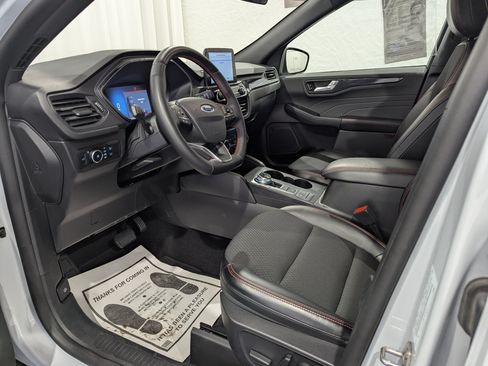 Used 2025 Ford Escape ST-Line Select AWD/4WD image 13