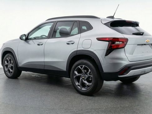 Used 2025 Chevrolet Trax LT image 6