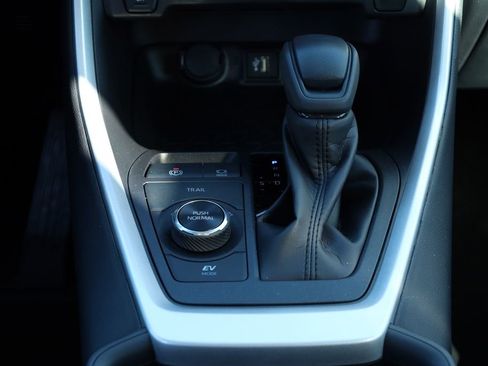 New 2025 Toyota RAV4 XLE image 16