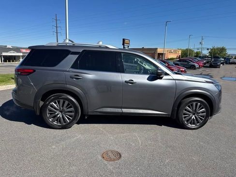 Certified 2025 Nissan Pathfinder SL w/ SL Premium Package AWD/4WD image 4