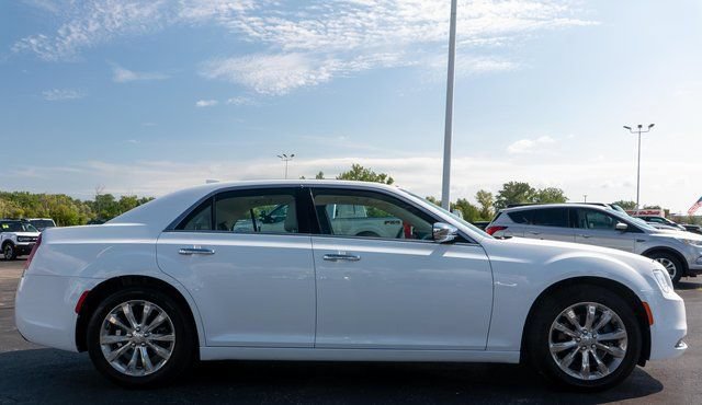 Used 2018 Chrysler 300 Limited w/ Safetytec Plus Group AWD/4WD image 5