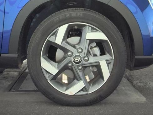 Certified 2025 Hyundai Venue Limited FWD image 10