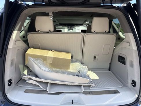 New 2026 Cadillac Escalade Platinum Luxury w/ LPO, Radiant Package AWD/4WD image 11