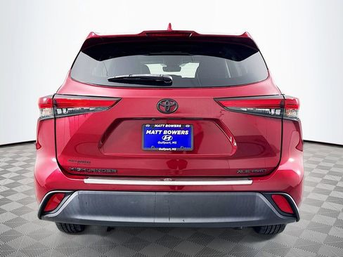 Used 2022 Toyota Highlander XLE image 6