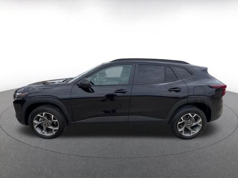 Used 2025 Chevrolet Trax LT image 9