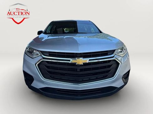 Used 2018 Chevrolet Traverse LS FWD image 2