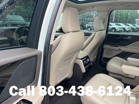 Used 2023 Lincoln Aviator 2WD w/ Premium Package image 11