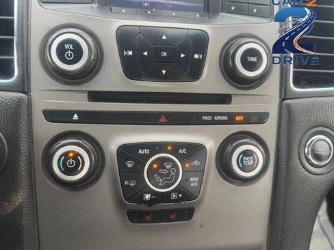Used 2015 Ford Taurus SEL FWD image 19