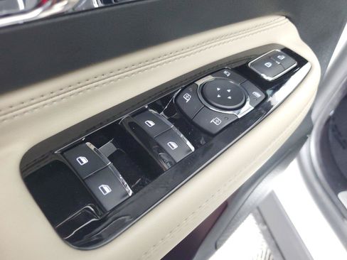 Used 2026 Lincoln Corsair Reserve w/ Rear Removable Package Tray FWD image 19