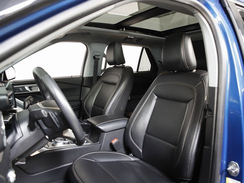 Used 2021 Ford Explorer XLT image 27