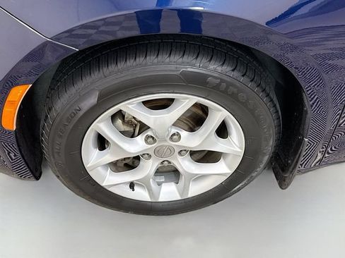 Used 2018 Chrysler Pacifica Touring Plus w/ Tire & Wheel Group FWD image 31
