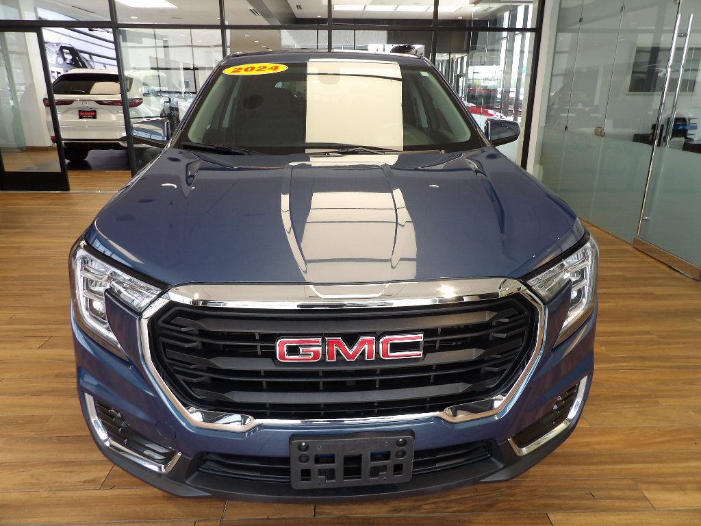 Used 2024 GMC Terrain SLE AWD/4WD image 2