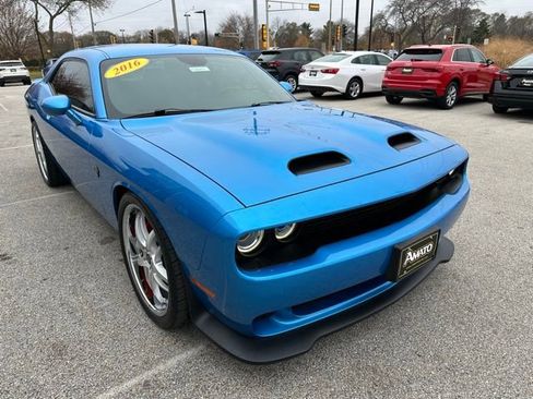 Used 2016 Dodge Challenger SRT Hellcat image 4