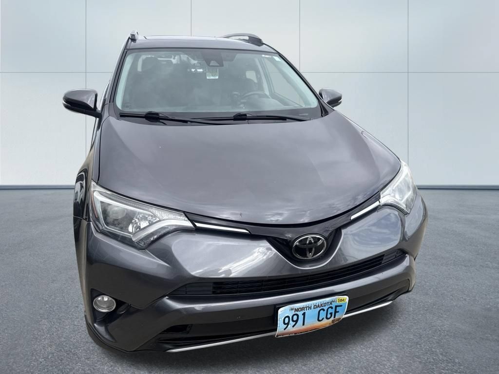 Used 2018 Toyota RAV4 XLE AWD/4WD image 2