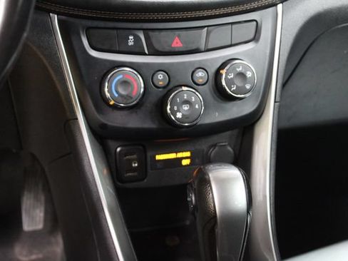 Used 2019 Chevrolet Trax LT w/ LT Convenience Package FWD image 20