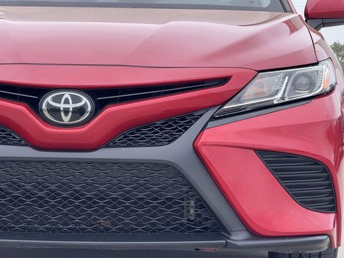 Used 2020 Toyota Camry SE FWD image 8