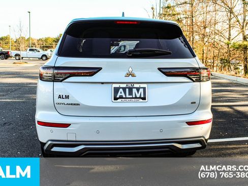 Used 2025 Mitsubishi Outlander SE image 11