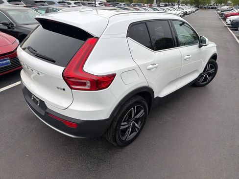 Used 2023 Volvo XC40 B5 Plus AWD/4WD image 5