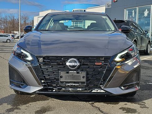 Used 2025 Nissan Altima 2.5 SR w/ SR Premium Package image 2