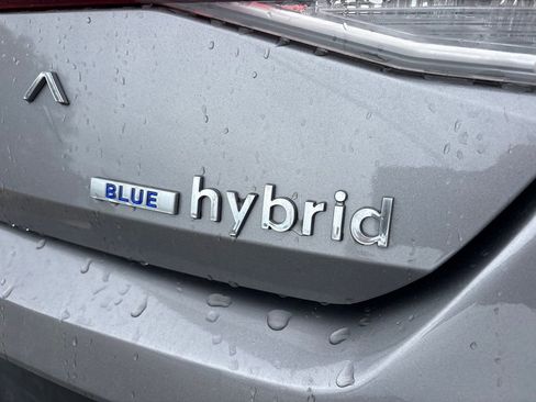 Used 2025 Hyundai Elantra Hybrid FWD image 21