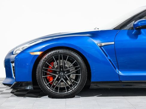 Used 2021 Nissan GT-R Premium image 13