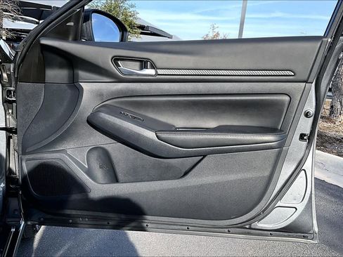 Used 2025 Nissan Altima 2.5 SV image 22