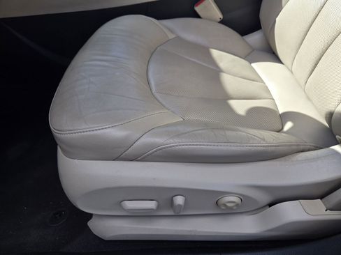 Used 2019 Buick Envision Essence FWD image 20