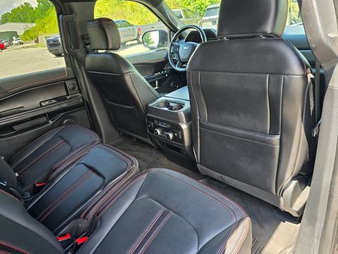 Used 2019 Ford Expedition Limited w/ Equipment Group 303A AWD/4WD image 30