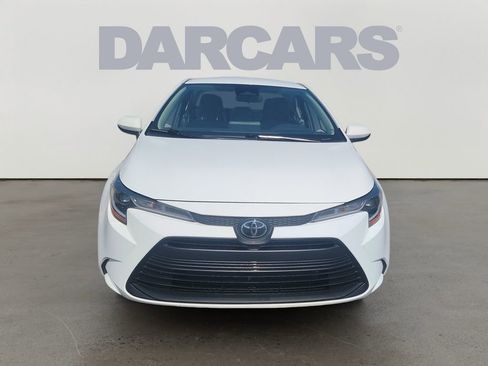 Used 2023 Toyota Corolla LE FWD image 2