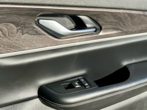 Used 2023 Jeep Grand Cherokee Limited image 54