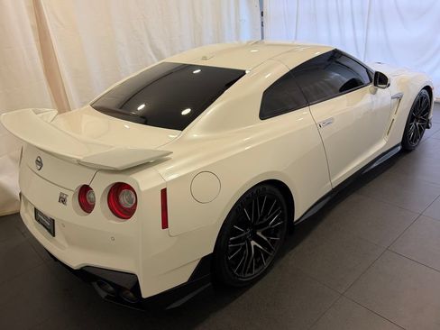 Used 2024 Nissan GT-R Premium w/ Floor Mat Package AWD/4WD image 10