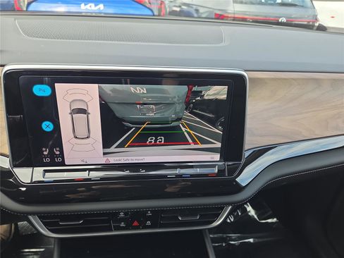 New 2026 Volkswagen Atlas SE image 25