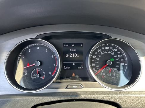 Used 2016 Volkswagen Golf SE w/ Lighting Package image 27