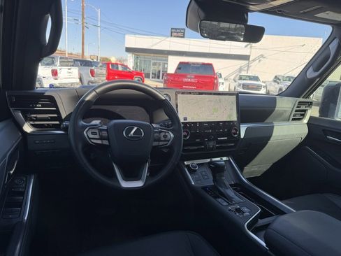 Used 2024 Lexus GX 550 image 3