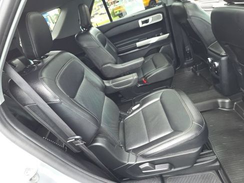 Used 2021 Ford Explorer Limited w/ Equipment Group 301A AWD/4WD image 46
