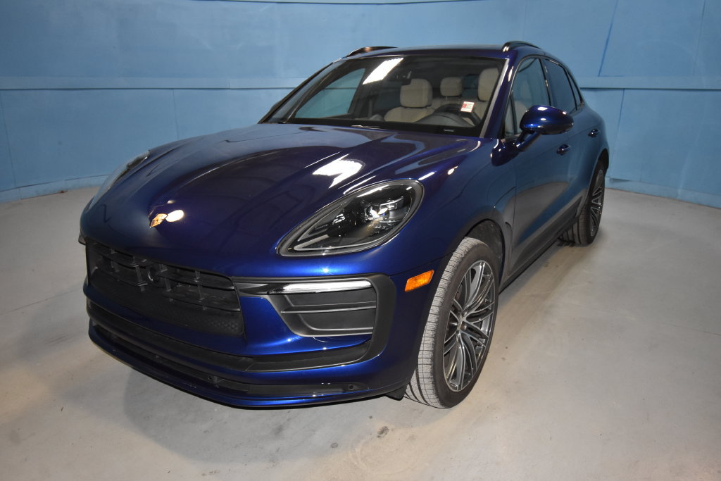 Certified 2025 Porsche Macan AWD/4WD image 1