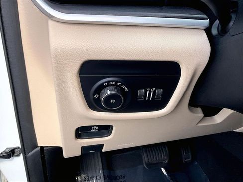 Used 2023 Jeep Grand Cherokee L Limited AWD/4WD image 27