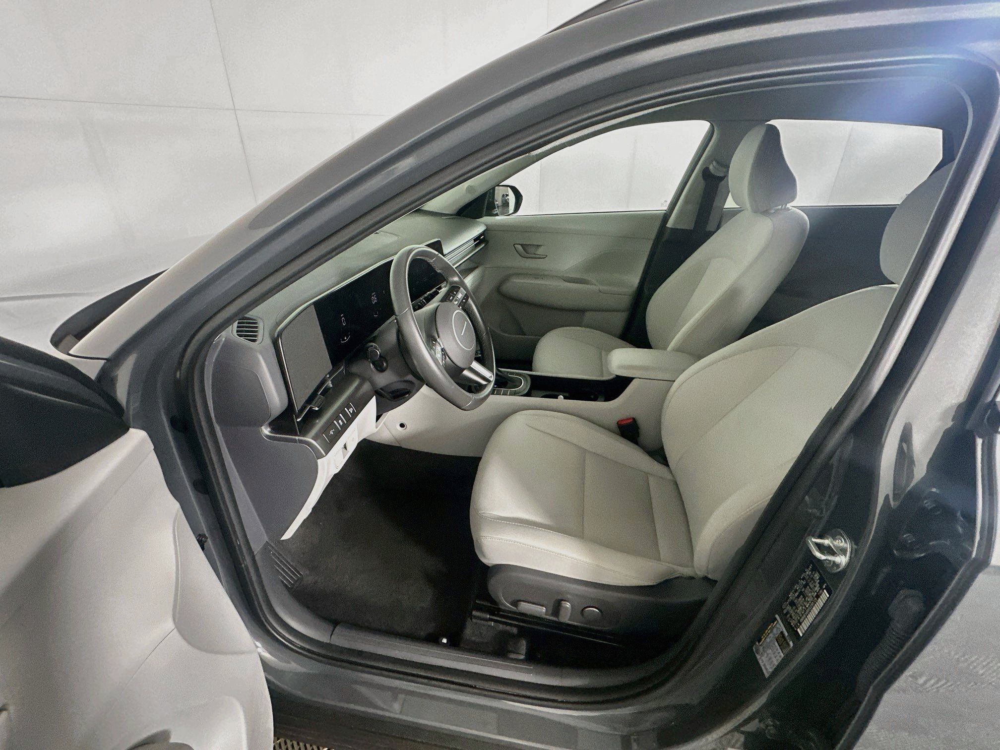 Used 2025 Hyundai Kona SEL FWD image 13