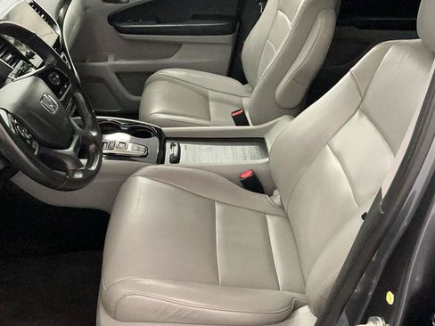 Used 2021 Honda Pilot Touring image 11