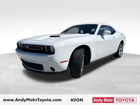 Used 2019 Dodge Challenger SXT RWD image 4