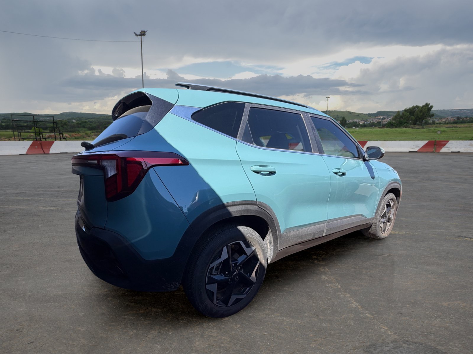 Certified 2024 Kia Seltos EX FWD image 3