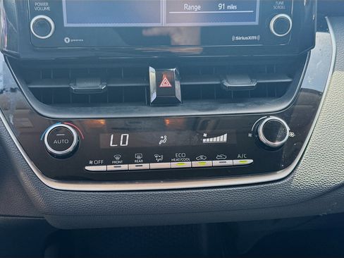Used 2022 Toyota Corolla LE FWD image 14