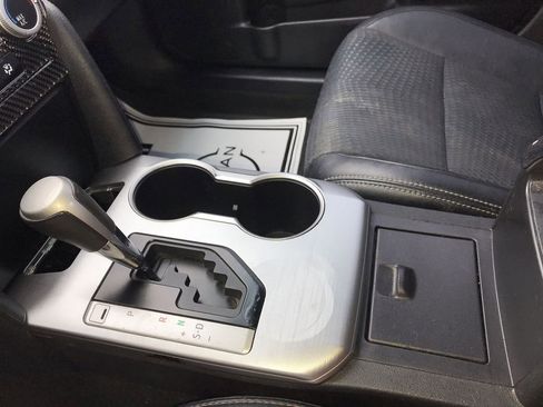 Used 2014 Toyota Camry SE w/ Moonroof Package FWD image 19