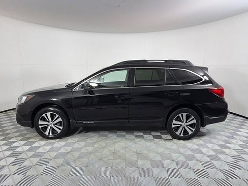 Used 2018 Subaru Outback 3.6R Limited AWD/4WD image 6